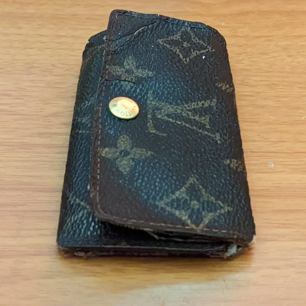 Louis Vuitton Monogram Key Holder/Wallet #1639***